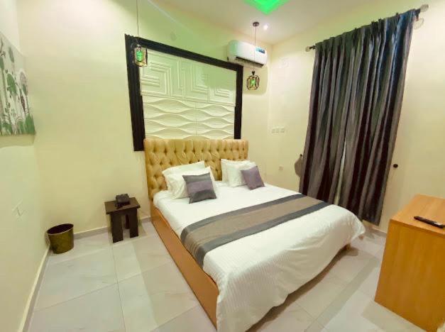 לגוס West Wing Hotel מראה חיצוני תמונה