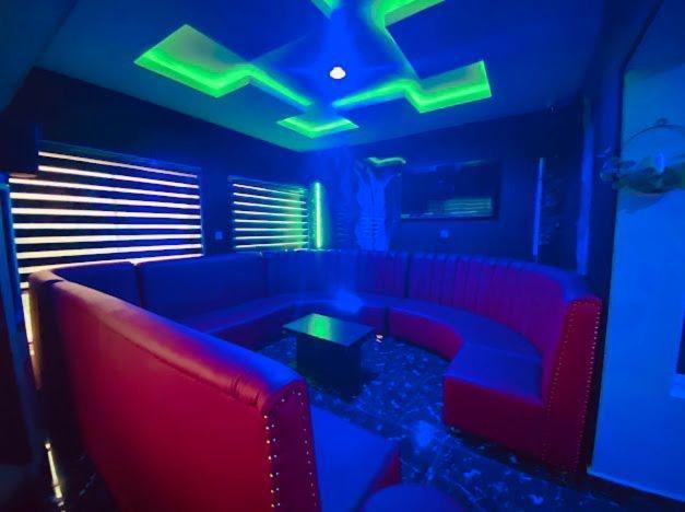 לגוס West Wing Hotel מראה חיצוני תמונה